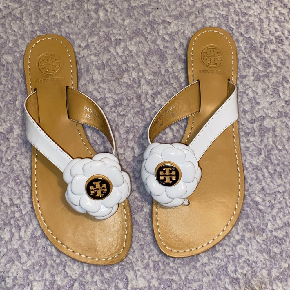 Tory Burch patent leather Breely flower sandals Sz 10 EUC 🔥🌸💮 fit like a sz 9